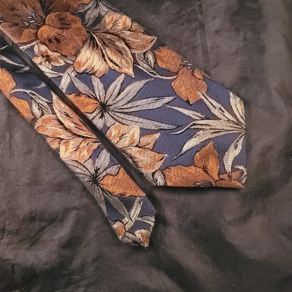 Fratelli Moda Italian 100% Silk Tie Necktie Floral Pattern 57" Length - Picture 2 of 4